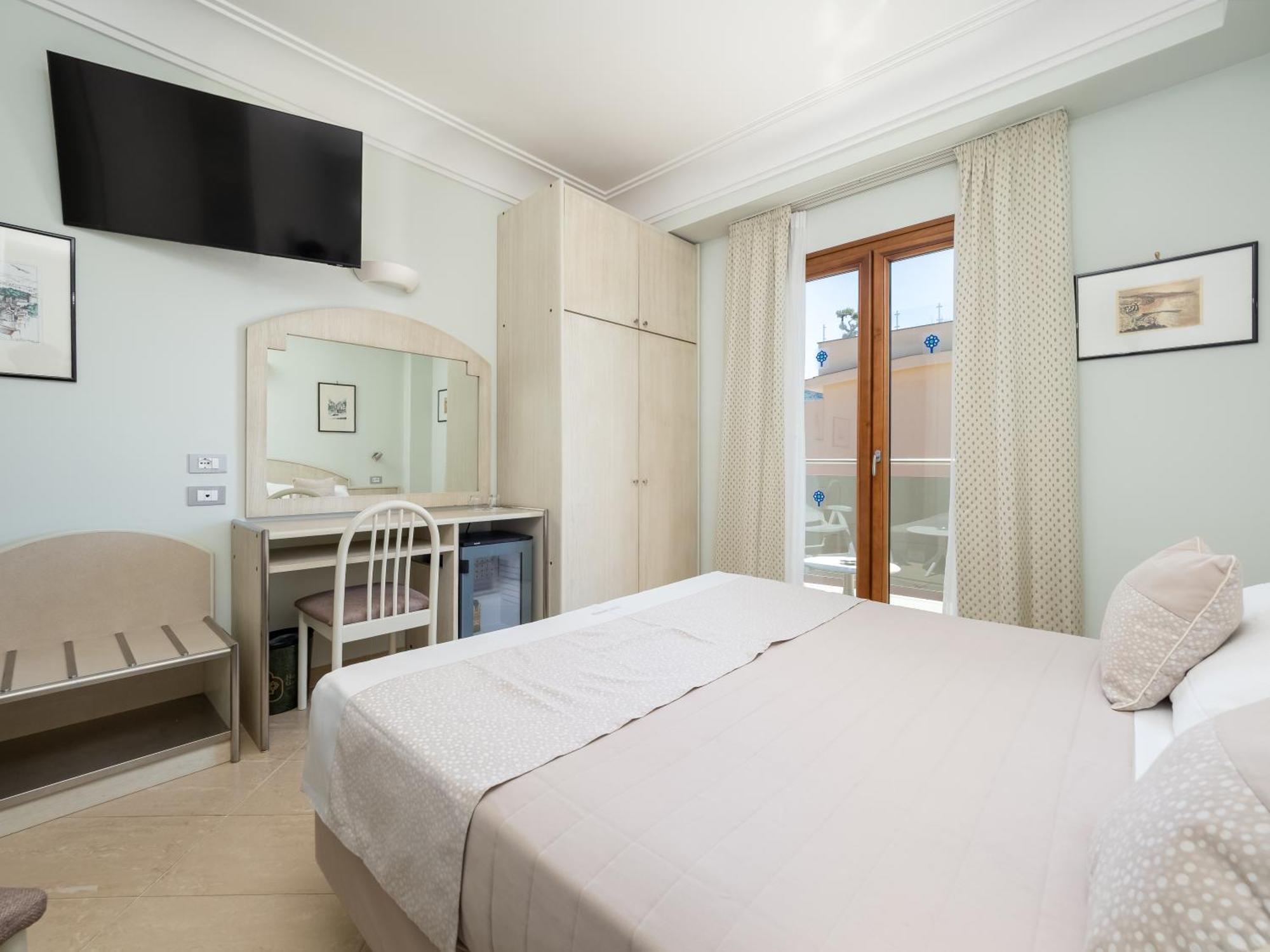 Hotel Gardenia Sorrento, Ascend Hotel Collection Bagian luar foto